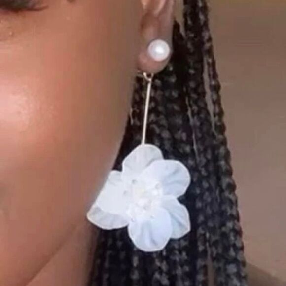 Anthro white flower drop earrings #458 - Picture 7 of 8